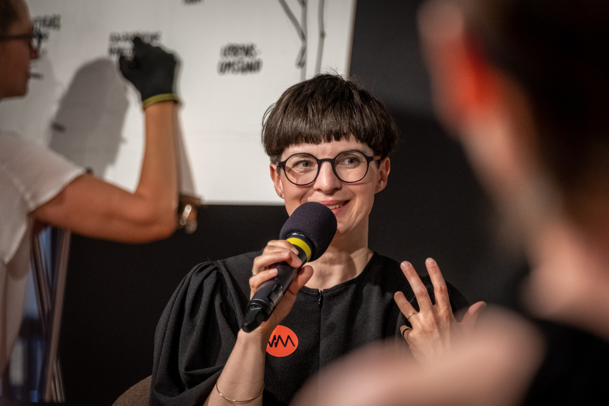 17. Juni 2021, 17:00 bis 18:30 Online Veranstaltung Die Innenarchitektur ist der einzige Architekturzweig, in dem Frauen bereits wirklich in der Überzahl sind und wichtige Positionen einnehmen. Warum sind es meist die männlichen Kollegen, die es auf die große Bühne schaffen? Im Rahmen des Women in Architecture WIA Berlin Festivals 2021 sprechen wir darüber mit den Innenarchitektinnen * Wencke Katharina Schoger (Reuter Schoger Architektur Innenarchitektur, Berlin), * Karin Götz (Raum Form Licht Farbe, Potsdam) und * Gabriela Hauser (buerohauser, Berlin). Moderiert wird das Gespräch von Prof. Sabine Keggenhoff, Innenarchitektin bdia (Keggenhoff | Partner, Arnsberg-Neheim) und Preisträgerin des Deutschen Innenarchitektur Preises 2019. Talk: 17:00 bis ca. 18:00 Uhr, anschließend Zeit für Fragen und Diskussion